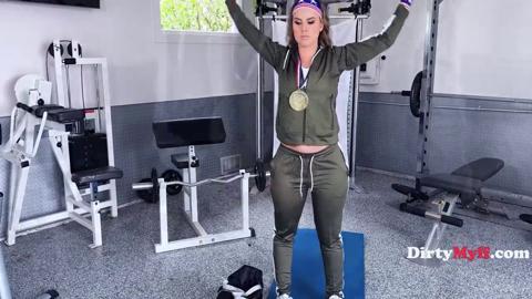  Jessie sucks Donnie's fat cock🌭 for protein boost to get ripped
