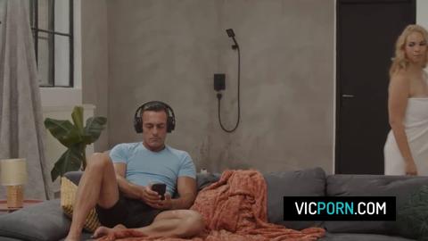 Crack addict blonde wife Ambra Dolce's post-shower🚿 anal👌 rodeo