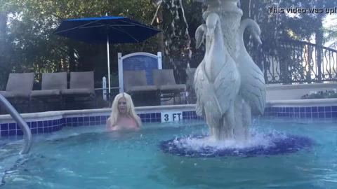 Naughty😈 babe Kelly Cabbana gets wild in public hot tub, totally nude and ready