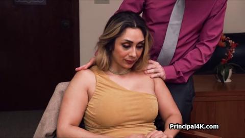 Blonde bombshell blows hot sex with her ravishing vulva