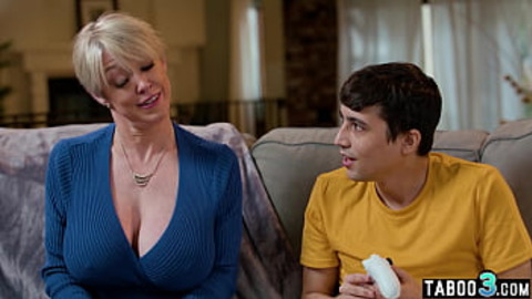 Blonde bombshell Dee Williams' insatiable stepson-worshiping craving gets ravaged by her lustful lips