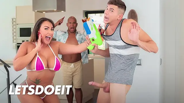 Thirsty ex-wife devours neighbor′s monstrous cock🌭 &mdash;  lapaisita′s lustful desires fulfilled