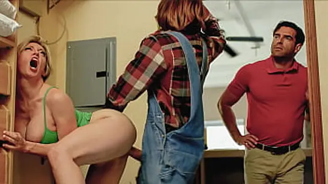 Hot Busty MILF Seduces Cable Guy in Secret🤫