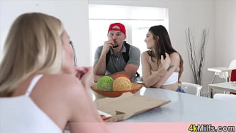 Stepmom Craves Fun With My New GF; She's妻子Material For Pleasure