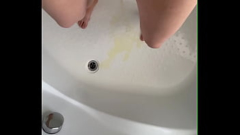 Hairy MILF Elena Pisses a Tangy Stream Standing Underneath the Tub