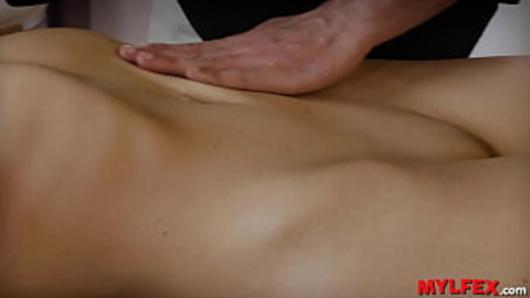 Mylfex: Barbie MILF Craves Instant夜间 Massage
