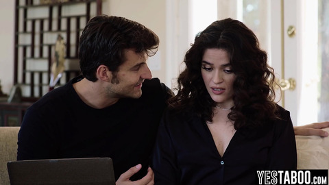 Hung IT guy gets summoned by a curvy Latina mom for laptop repair