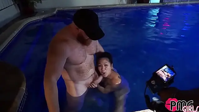 ASIAN GIRLgetter CREAMPIED BY POOLside