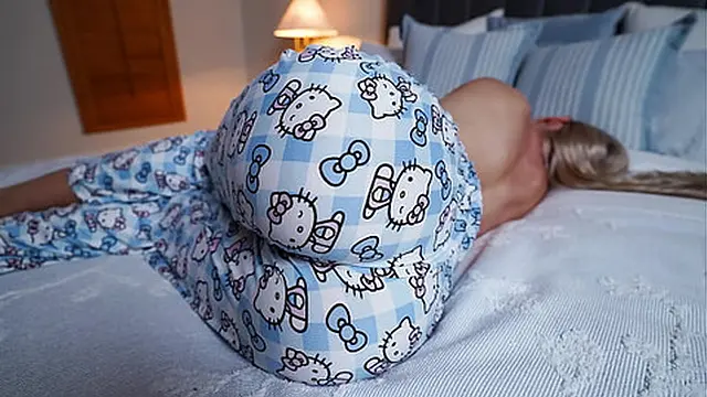 milf Wakes up to Hard Cock of boyfriend He helps MILF to cum quick Carry Light