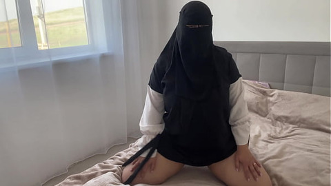 Arab Zalifah without panties got excited while cleaning and showed her shaved holes