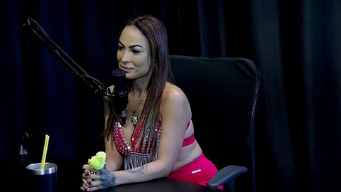 He commented on the generation of content creators, he loves to provoke, he likes to go to swingers' clubs, and the bad recording    - Belinha Baracho (WATCH ON: SHEER/RED)
