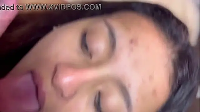 semen en la cara a compañera de la universidad