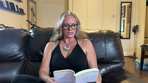 Nina Nite reads for you