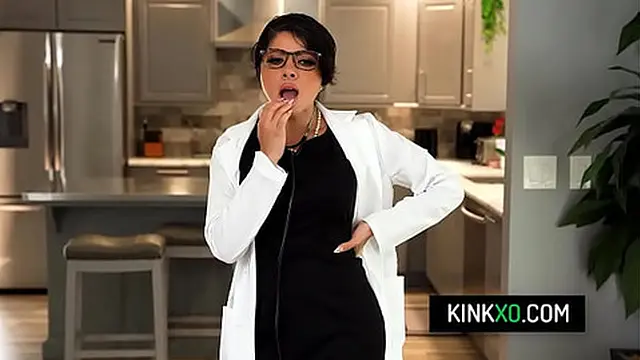 The Babysitter Issue - Sona Bella &mdash;  Daya Dare