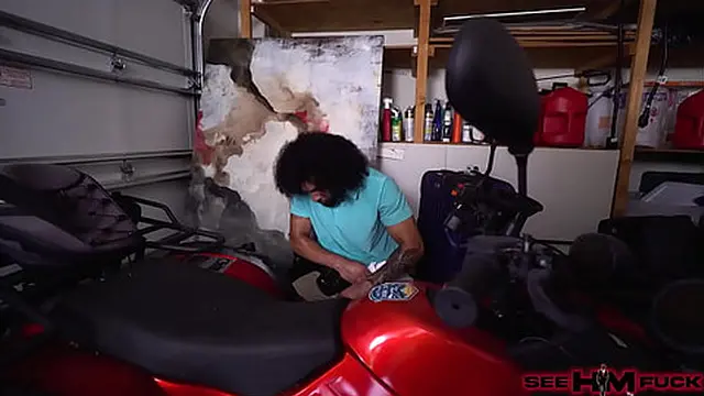 MILF Lolly Dames Offers To Handyman James Angel A Job: Fuck Her Pussy!