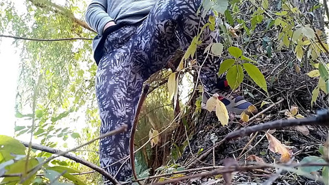 Mature stepmom fucks herself doggystyle outdoors