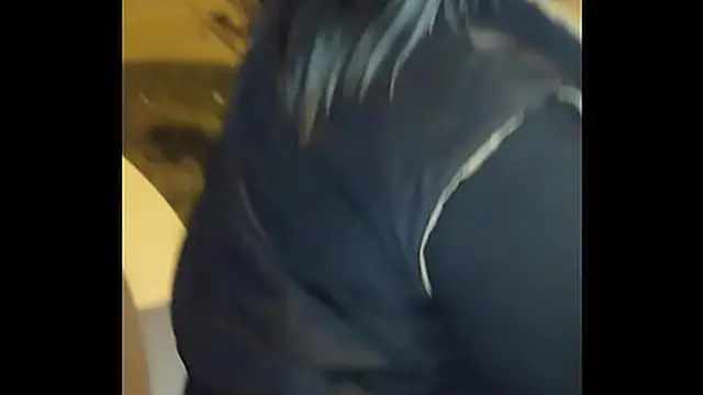 I MET A MATURE WOMAN AT A PARTY AND SHE SUCKED MY PENIS