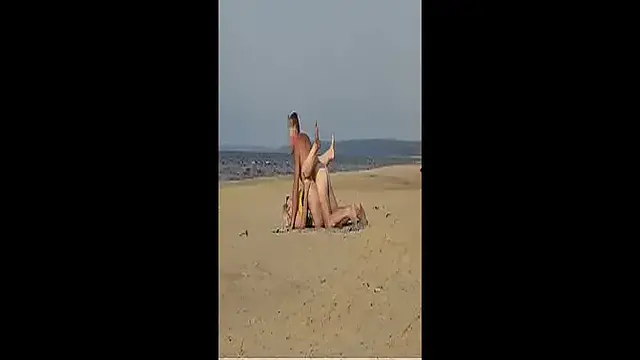 Chubby blonde milf flashes big booty on the beach