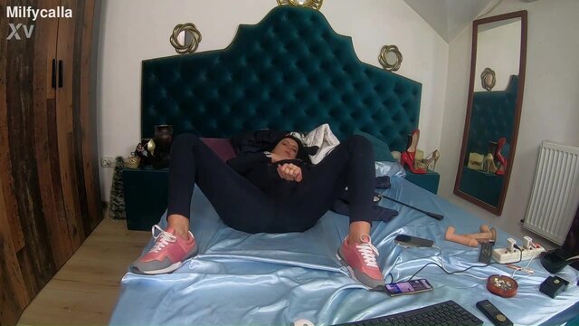 European MATURE BABE enjoys solo masturbation and dirty talk