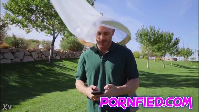 MATURE BABE with a giant booty goes wild