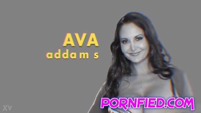 Mature EXPERIENCED LADY Ava Addams shows off her huge booty in panty