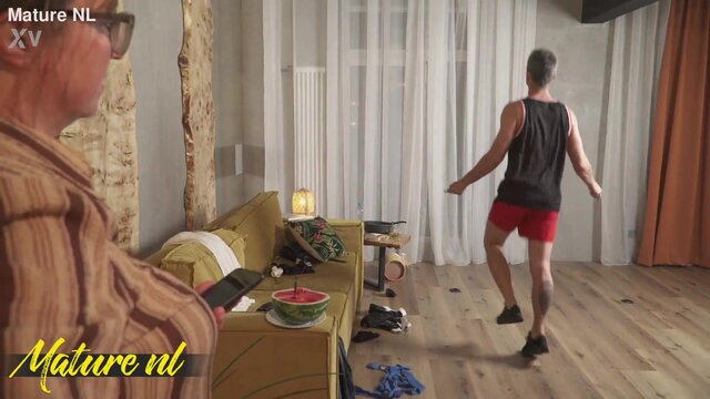 Mature babe seduces and kisses stepson after catching him exercising 