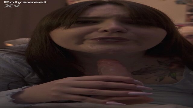 Brunette BBW OLDER WOMAN enjoys a satisfying toy-induced sucking