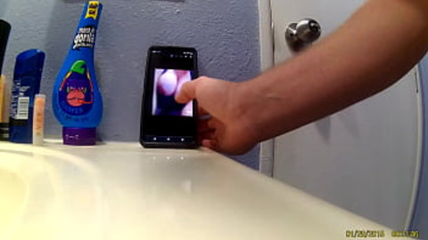 La morale Latina MILF recibiendo un homenaje de semen de un negro grande y fuerte
