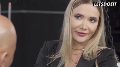 MILF Venera Maxima's Juicy Rear Stretched Sideways As Massive Rod Hits HER LIMIT