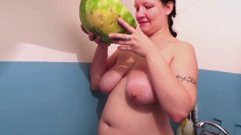 Dirty, filthy piss party with my big, juicy booty in the tub
